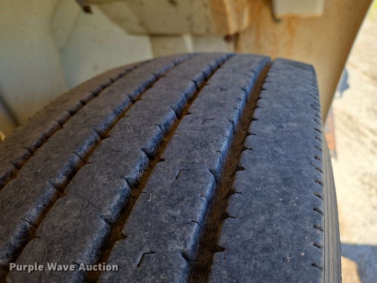 image for item EN8554 2004 International  4300 bucket truck