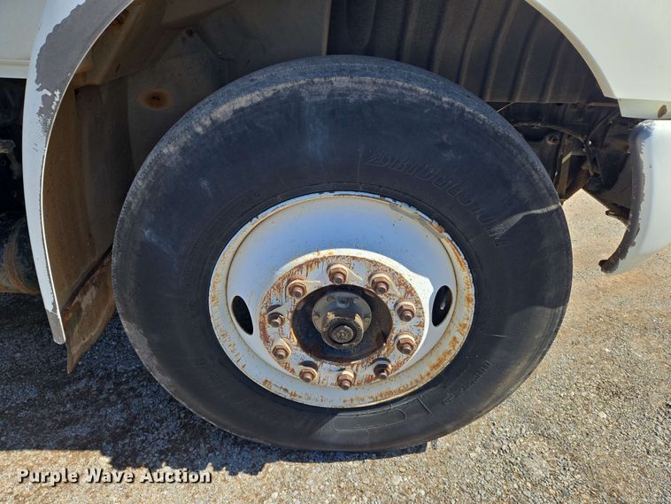 image for item EN8554 2004 International  4300 bucket truck