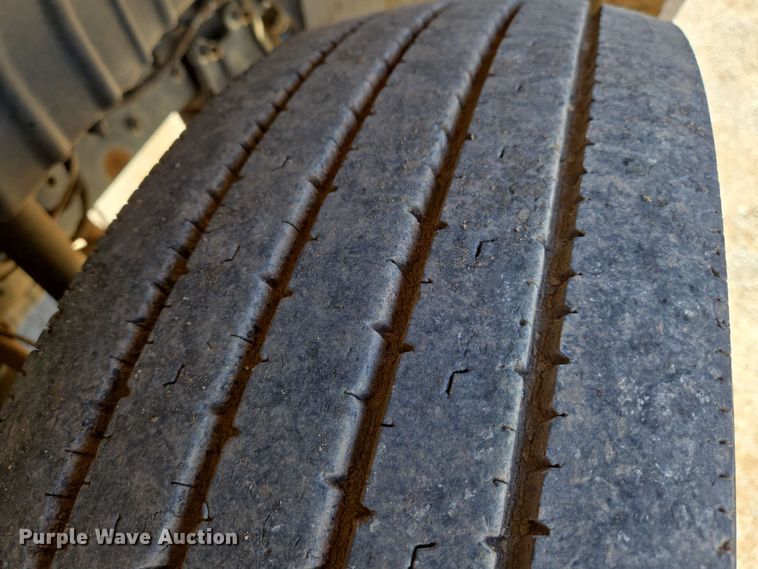 image for item EN8554 2004 International  4300 bucket truck