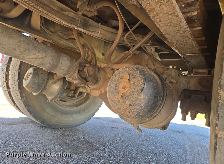 image for item EN8554 2004 International  4300 bucket truck