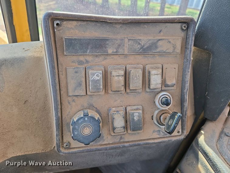 image for item EN8922 1988 Fiat-Allis FR10B wheel loader