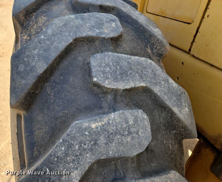 image for item EN8922 1988 Fiat-Allis FR10B wheel loader