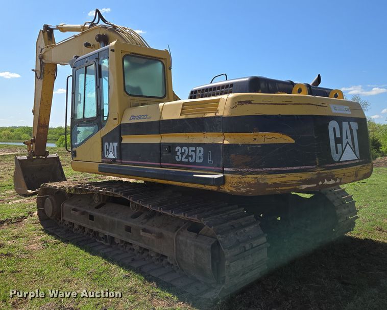 image for item EN8956 2001 Caterpillar 325B L excavator