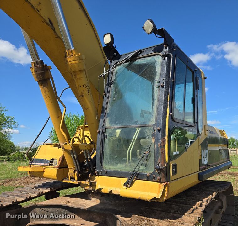 image for item EN8956 2001 Caterpillar 325B L excavator