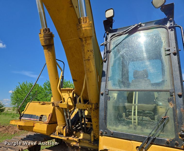 image for item EN8956 2001 Caterpillar 325B L excavator