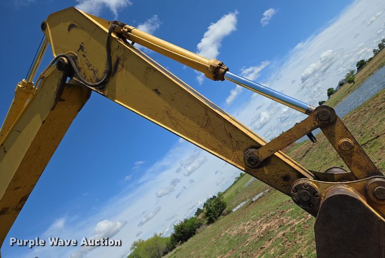 image for item EN8956 2001 Caterpillar 325B L excavator