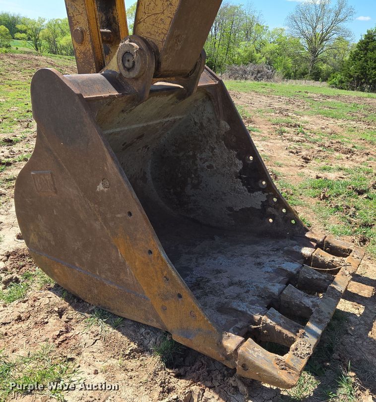 image for item EN8956 2001 Caterpillar 325B L excavator