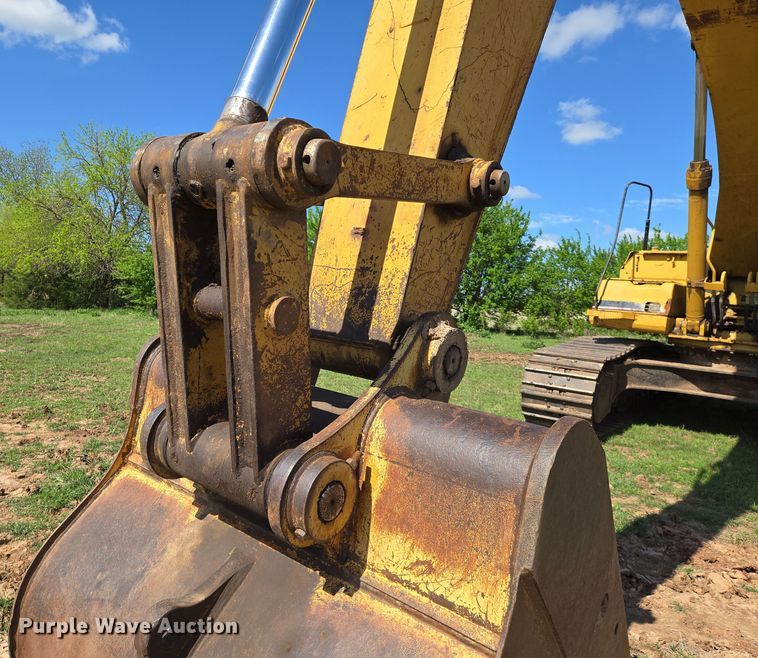 image for item EN8956 2001 Caterpillar 325B L excavator