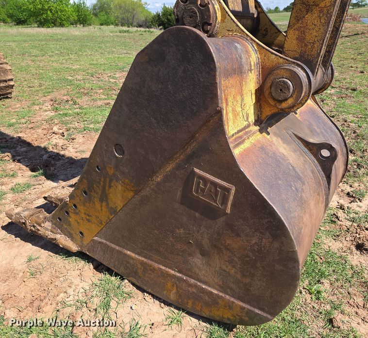 image for item EN8956 2001 Caterpillar 325B L excavator