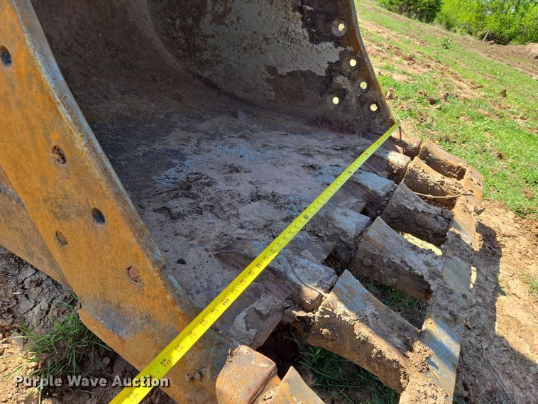 image for item EN8956 2001 Caterpillar 325B L excavator