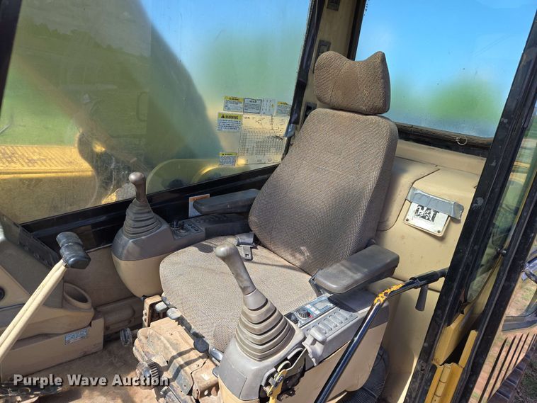 image for item EN8956 2001 Caterpillar 325B L excavator