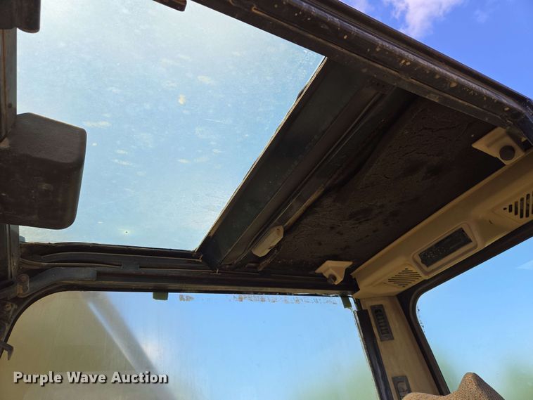 image for item EN8956 2001 Caterpillar 325B L excavator