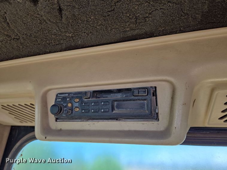 image for item EN8956 2001 Caterpillar 325B L excavator