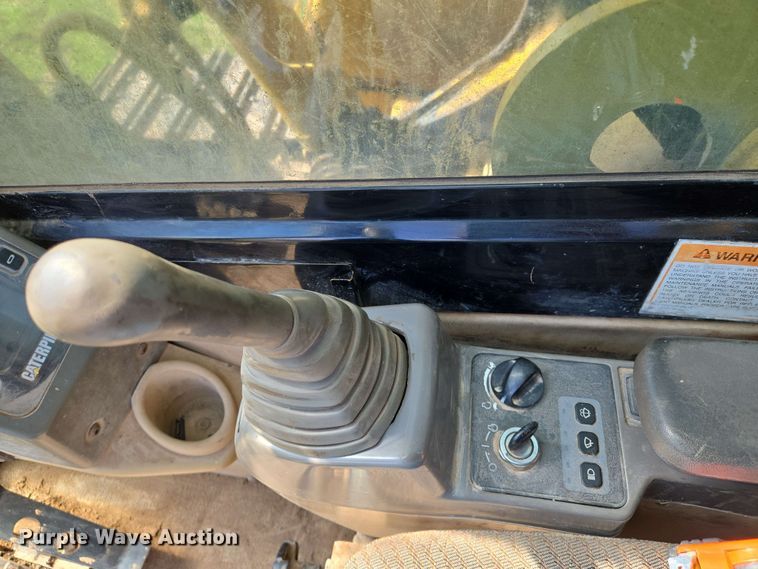 image for item EN8956 2001 Caterpillar 325B L excavator