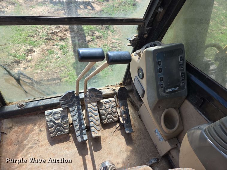 image for item EN8956 2001 Caterpillar 325B L excavator