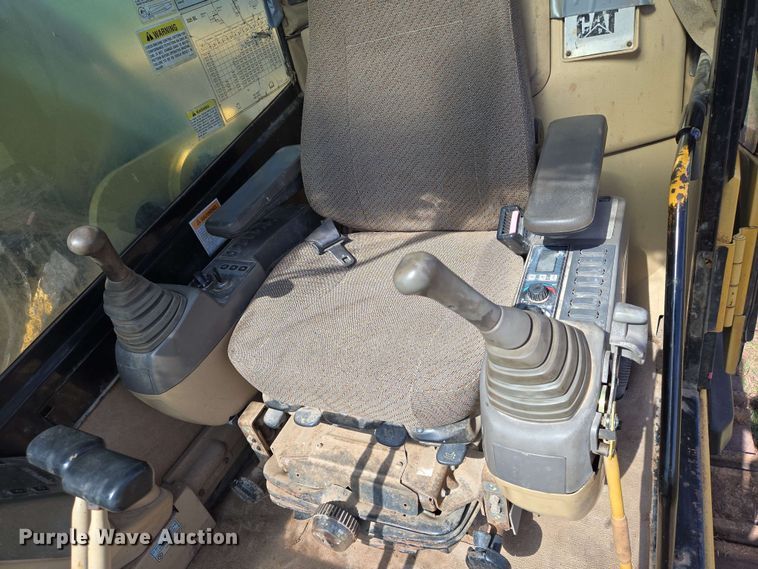 image for item EN8956 2001 Caterpillar 325B L excavator