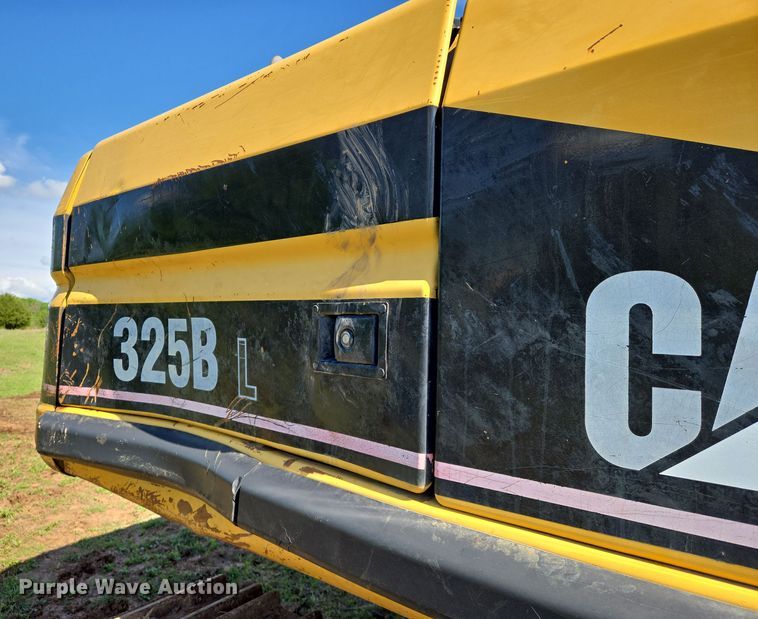 image for item EN8956 2001 Caterpillar 325B L excavator