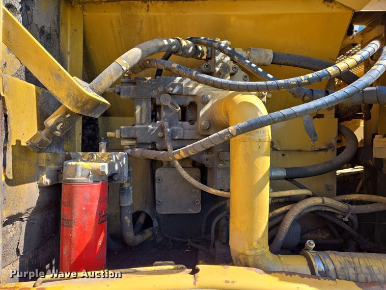 image for item EN8956 2001 Caterpillar 325B L excavator