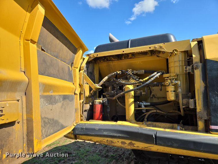 image for item EN8956 2001 Caterpillar 325B L excavator