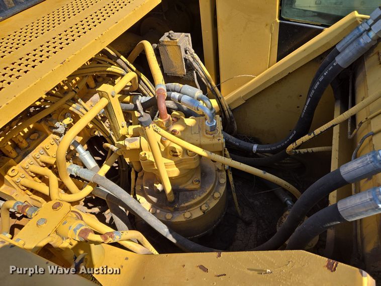 image for item EN8956 2001 Caterpillar 325B L excavator