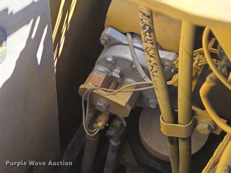 image for item EN8956 2001 Caterpillar 325B L excavator