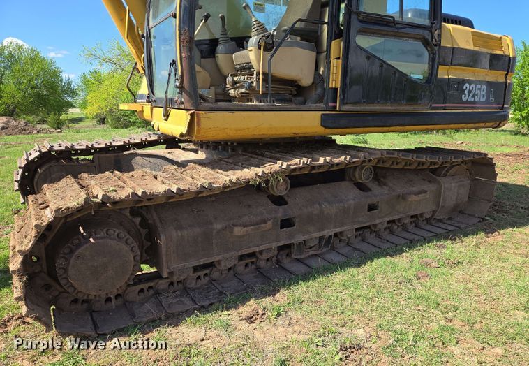 image for item EN8956 2001 Caterpillar 325B L excavator