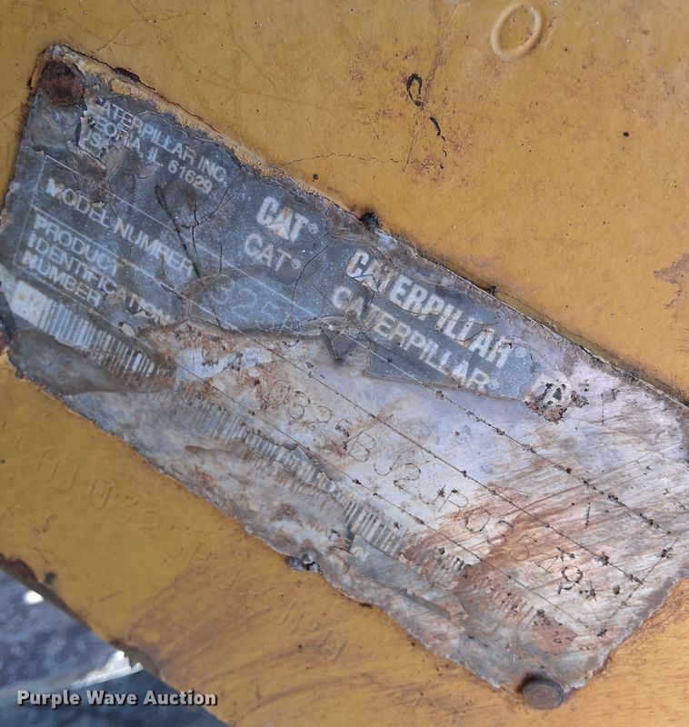 image for item EN8956 2001 Caterpillar 325B L excavator