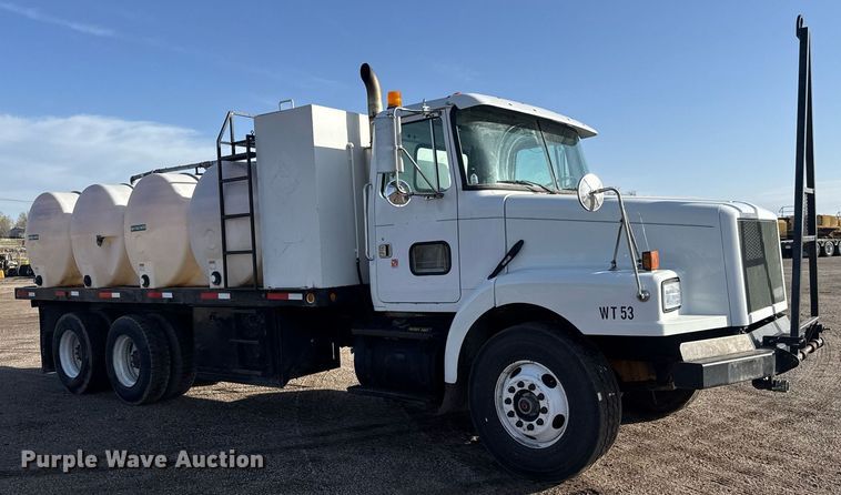 image for item EQ1281 1992 White-GMC WB water truck