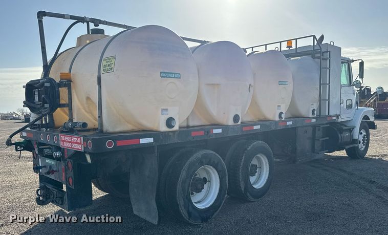 image for item EQ1281 1992 White-GMC WB water truck