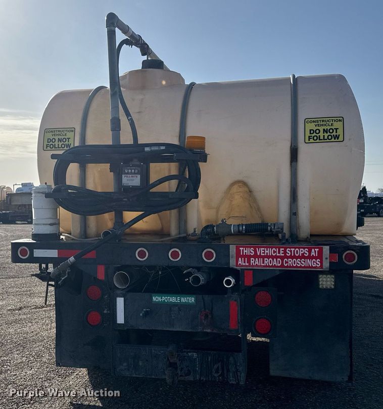 image for item EQ1281 1992 White-GMC WB water truck