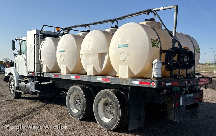 image for item EQ1281 1992 White-GMC WB water truck