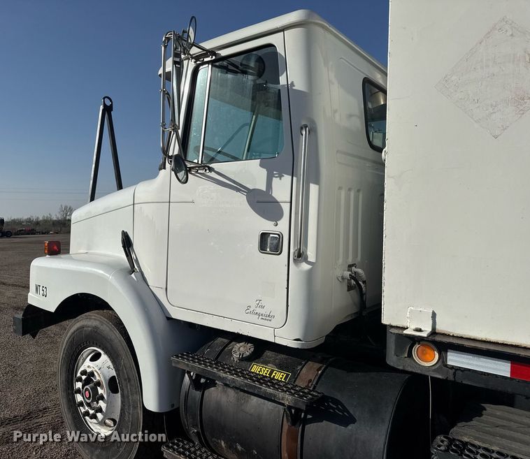 image for item EQ1281 1992 White-GMC WB water truck