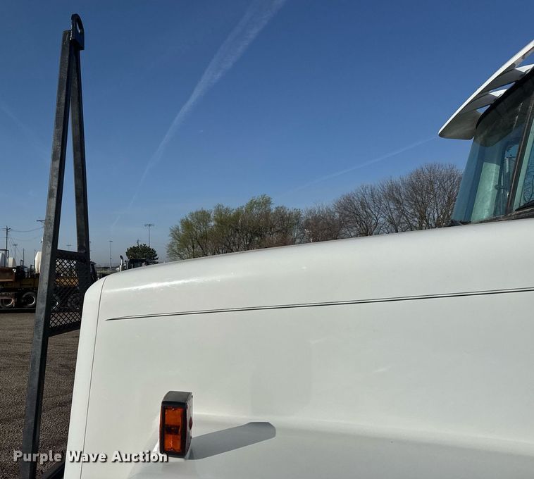 image for item EQ1281 1992 White-GMC WB water truck