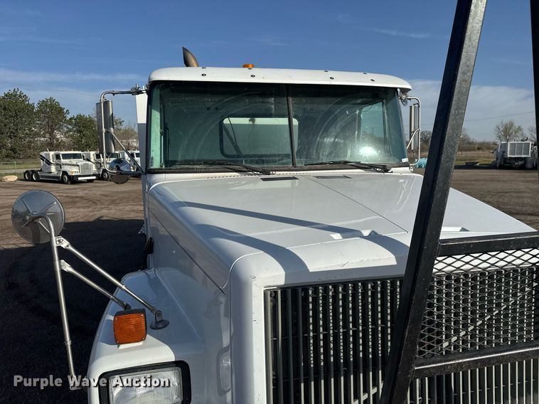 image for item EQ1281 1992 White-GMC WB water truck