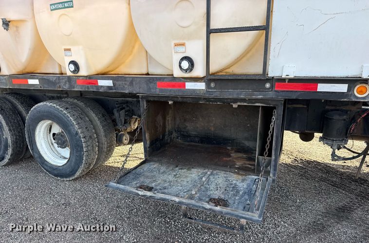 image for item EQ1281 1992 White-GMC WB water truck