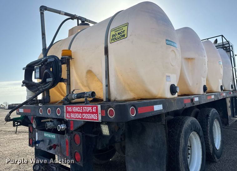 image for item EQ1281 1992 White-GMC WB water truck