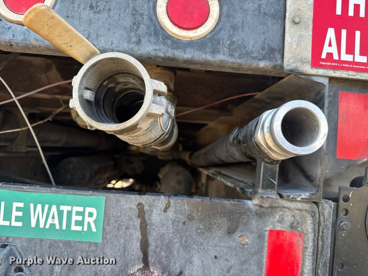 image for item EQ1281 1992 White-GMC WB water truck