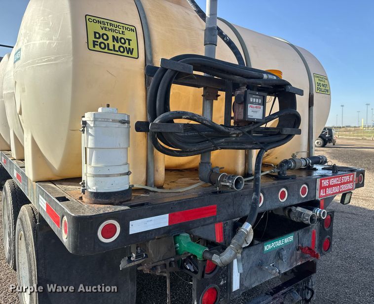 image for item EQ1281 1992 White-GMC WB water truck