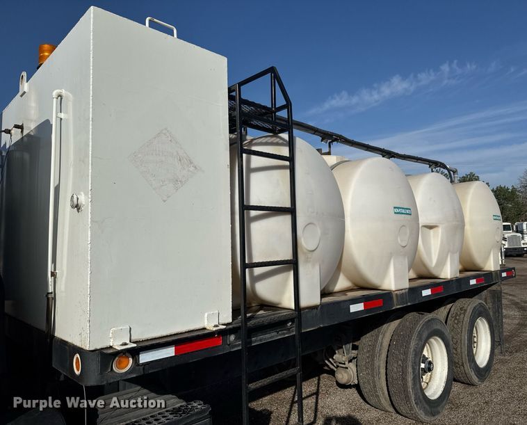 image for item EQ1281 1992 White-GMC WB water truck