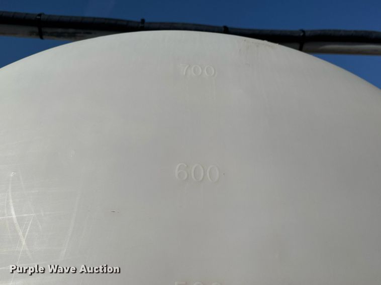 image for item EQ1281 1992 White-GMC WB water truck