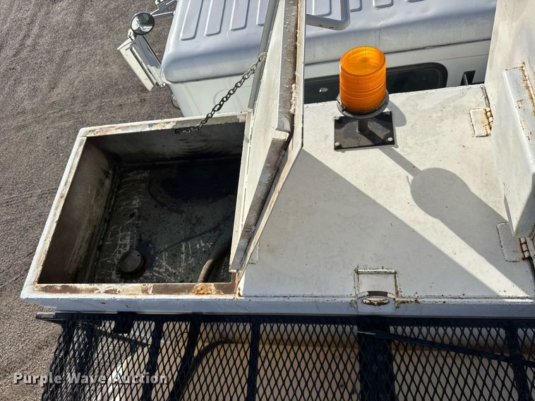 image for item EQ1281 1992 White-GMC WB water truck