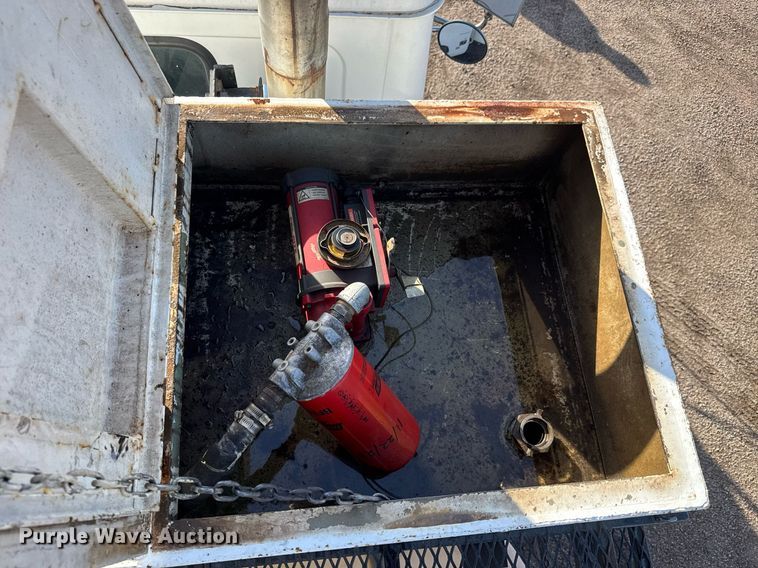 image for item EQ1281 1992 White-GMC WB water truck