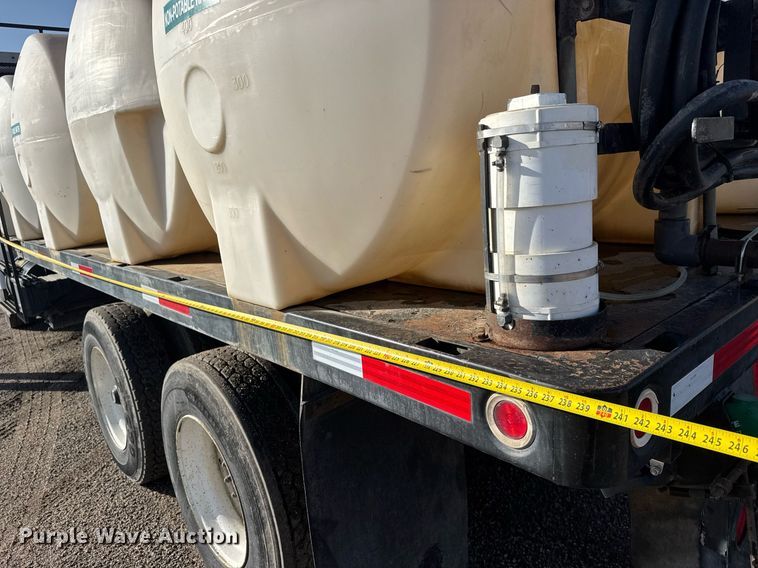 image for item EQ1281 1992 White-GMC WB water truck