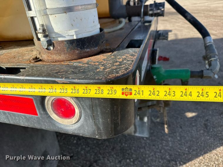 image for item EQ1281 1992 White-GMC WB water truck