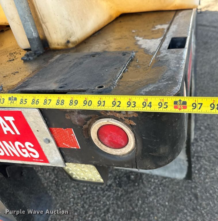 image for item EQ1281 1992 White-GMC WB water truck