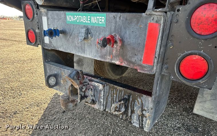 image for item EQ1281 1992 White-GMC WB water truck