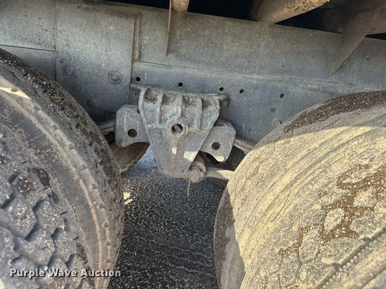 image for item EQ1281 1992 White-GMC WB water truck