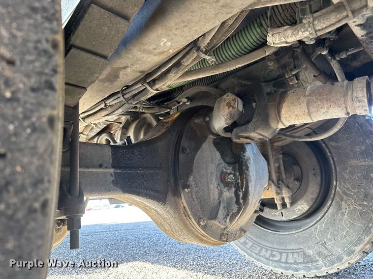 image for item EQ1281 1992 White-GMC WB water truck