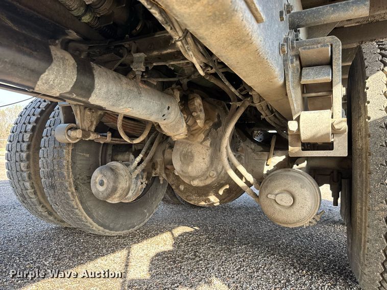 image for item EQ1281 1992 White-GMC WB water truck