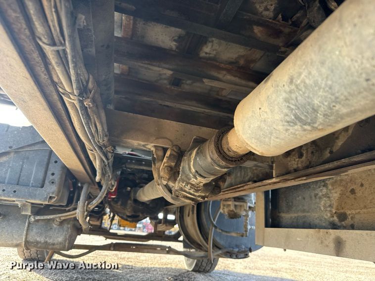 image for item EQ1281 1992 White-GMC WB water truck